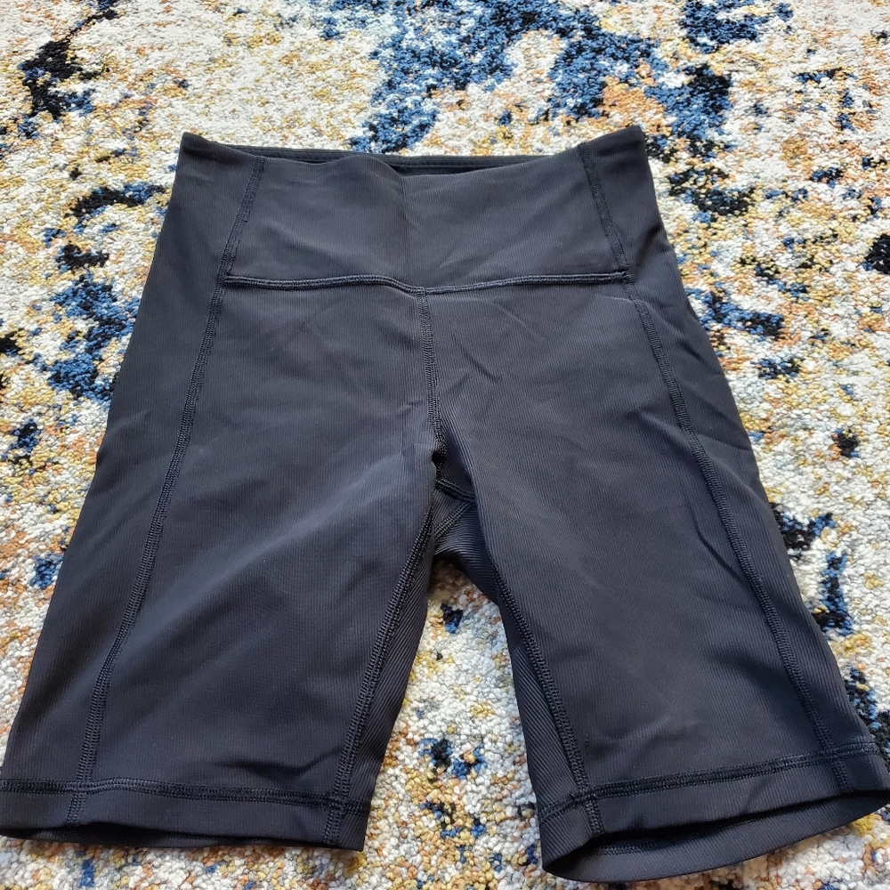 Lululemon Highrise‎ Short - Picture 3 of 3